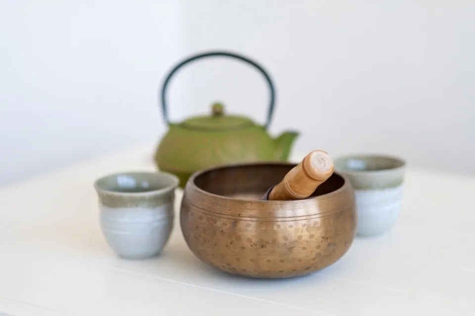 Cast Iron Teapot with Two Cups