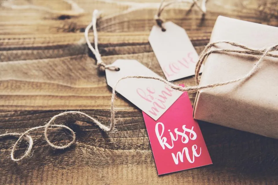 Kraft Gift Tags with Twine, 50 ct