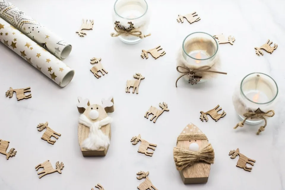 Kraft Wrapping Paper Rolls with Wood Tags