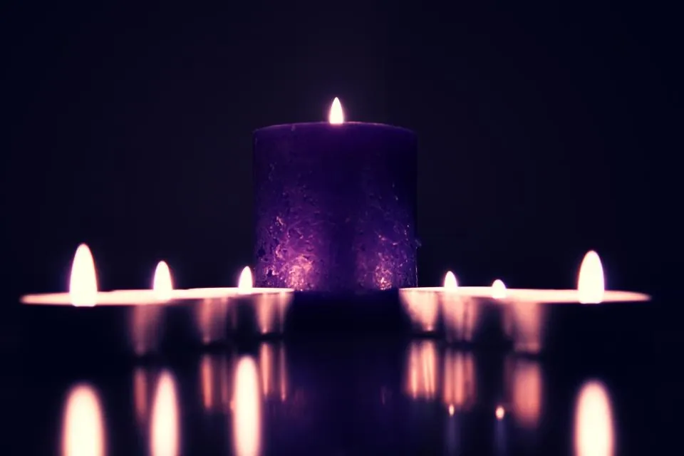 Violet Pillar with Tealight Set