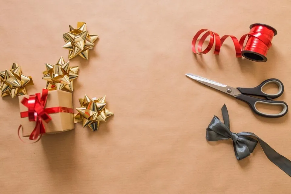 Gold & Red Gift Bows, Pack of 24