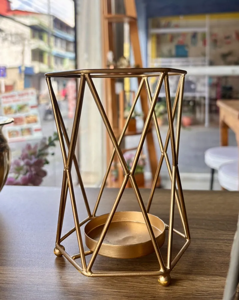 Gold Geometric Wire Candle Holder