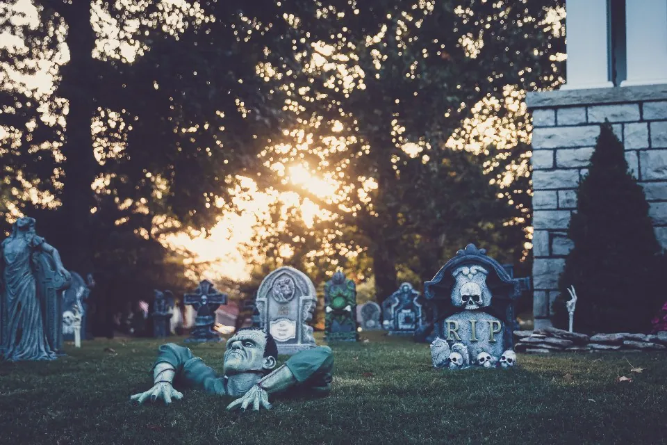 Graveyard Tombstone Yard Decor Kit