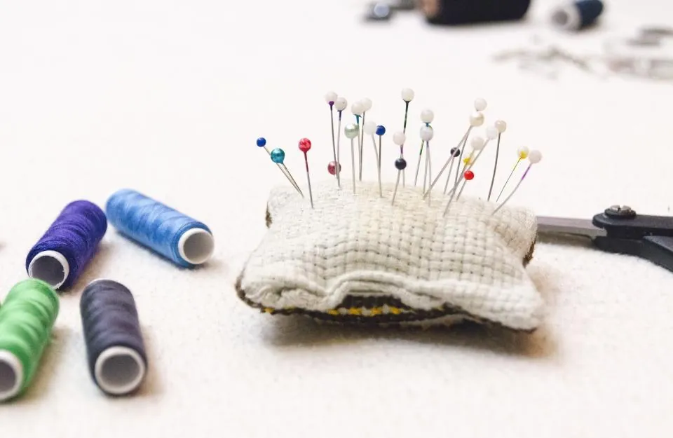 Pincushion & Thread Sewing Set