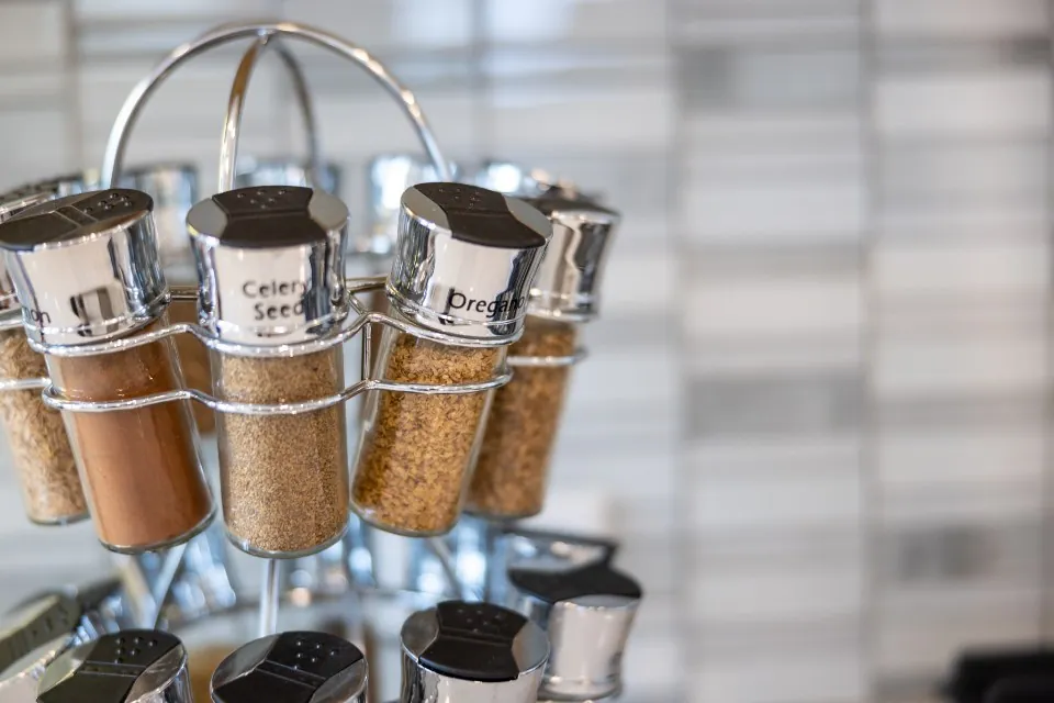 Revolving Spice Rack with 12 Jars