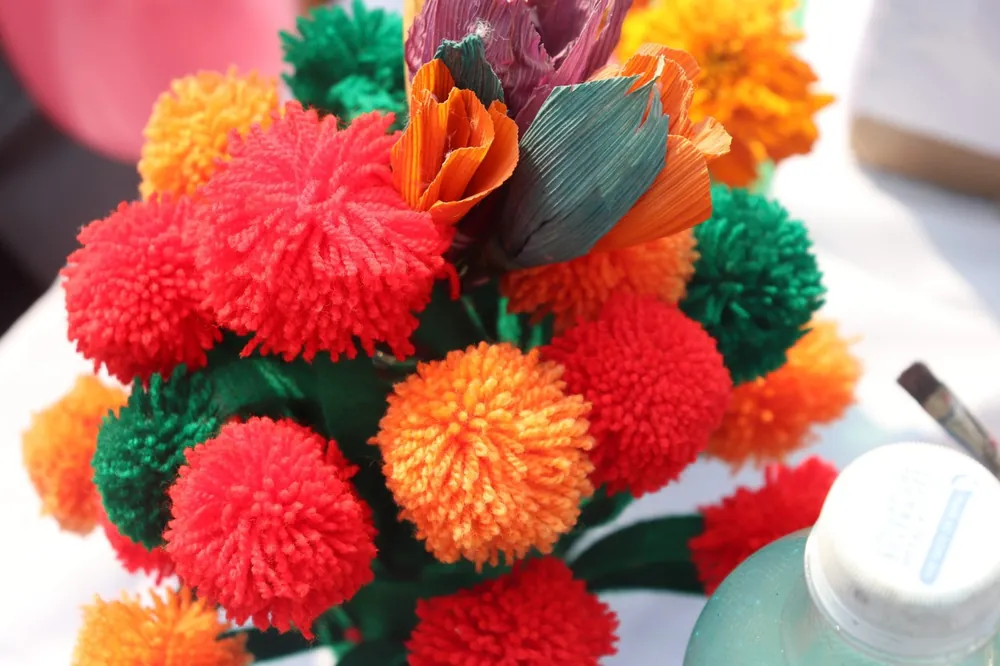 Yarn Pom-Pom Bouquet