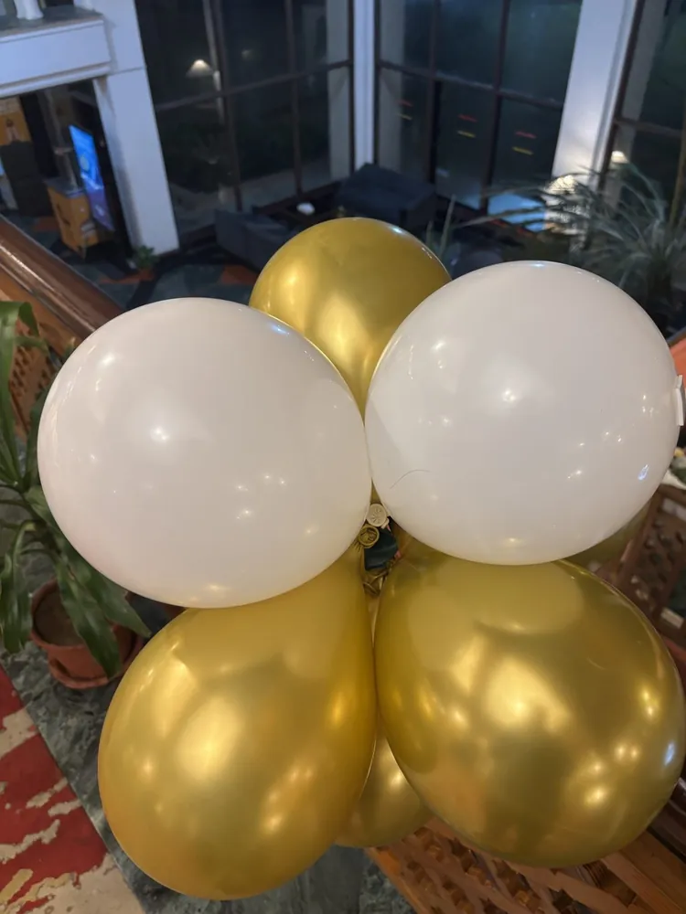 White & Gold Balloon Cluster Kit